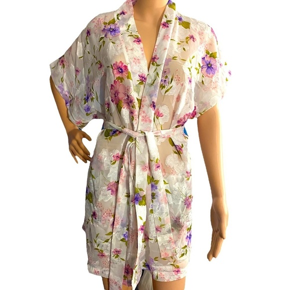 CINEMA Exolie Sheer White Floral Bathrobe With Shorts - Picture 1 of 13